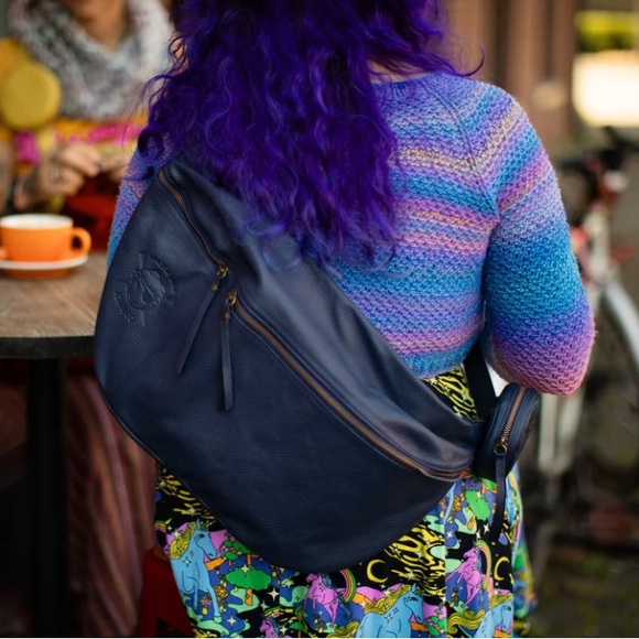 Joji & Co and Spincycle Yarns knitting bestie brown leather Fanny pack - Picture 8 of 9